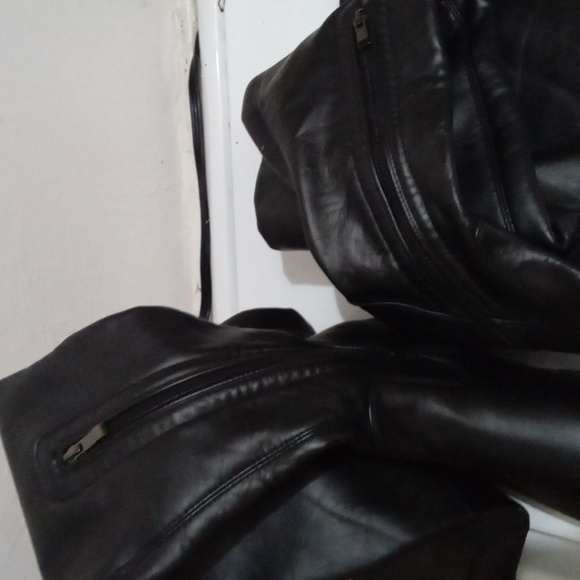 Thigh high black boots - Picture 8 of 10